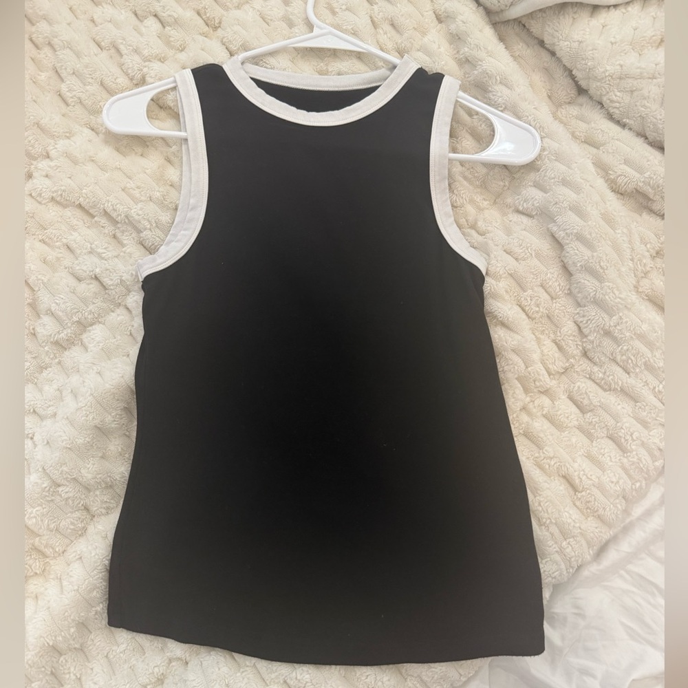 Commense Black and White Sleeveless Tank Top